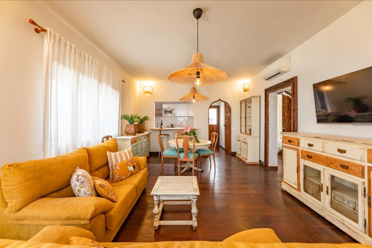 Villa Corralejo Bay Beachfront Corralejo By Holidays Home Extérieur photo