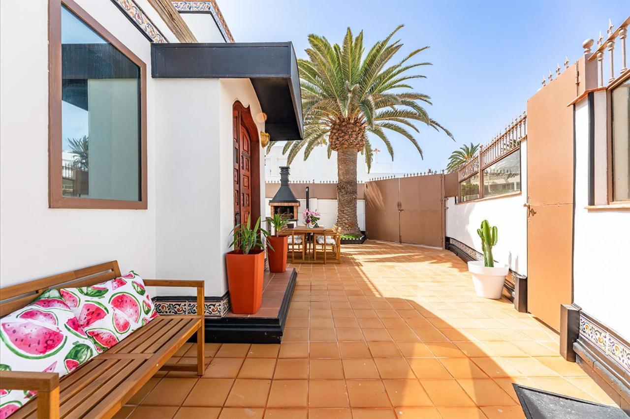 Villa Corralejo Bay Beachfront Corralejo By Holidays Home Extérieur photo